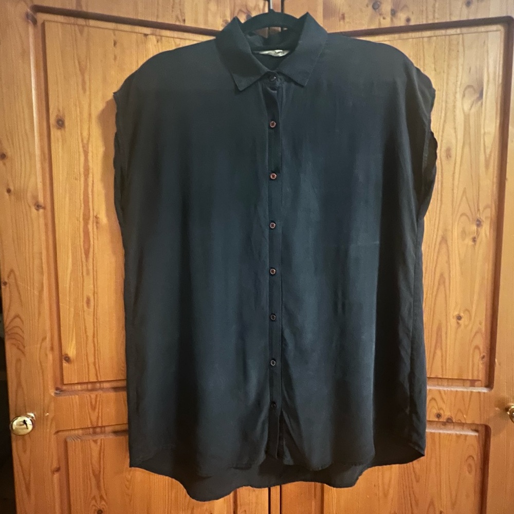 Ali Golden sleeveless silk button-up shirt, black with burgundy buttons,